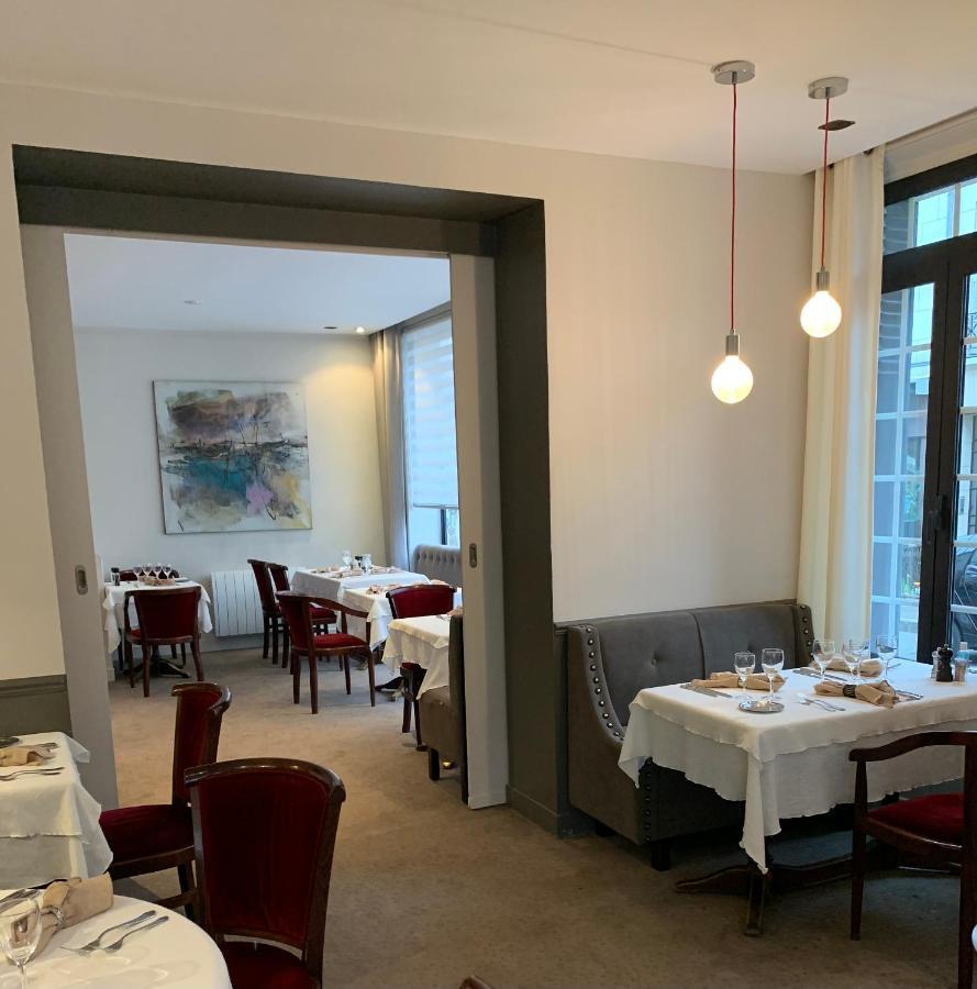 Hotel Des 3 Marches- Logis Hotel Restaurant Le Vésinet Esterno foto